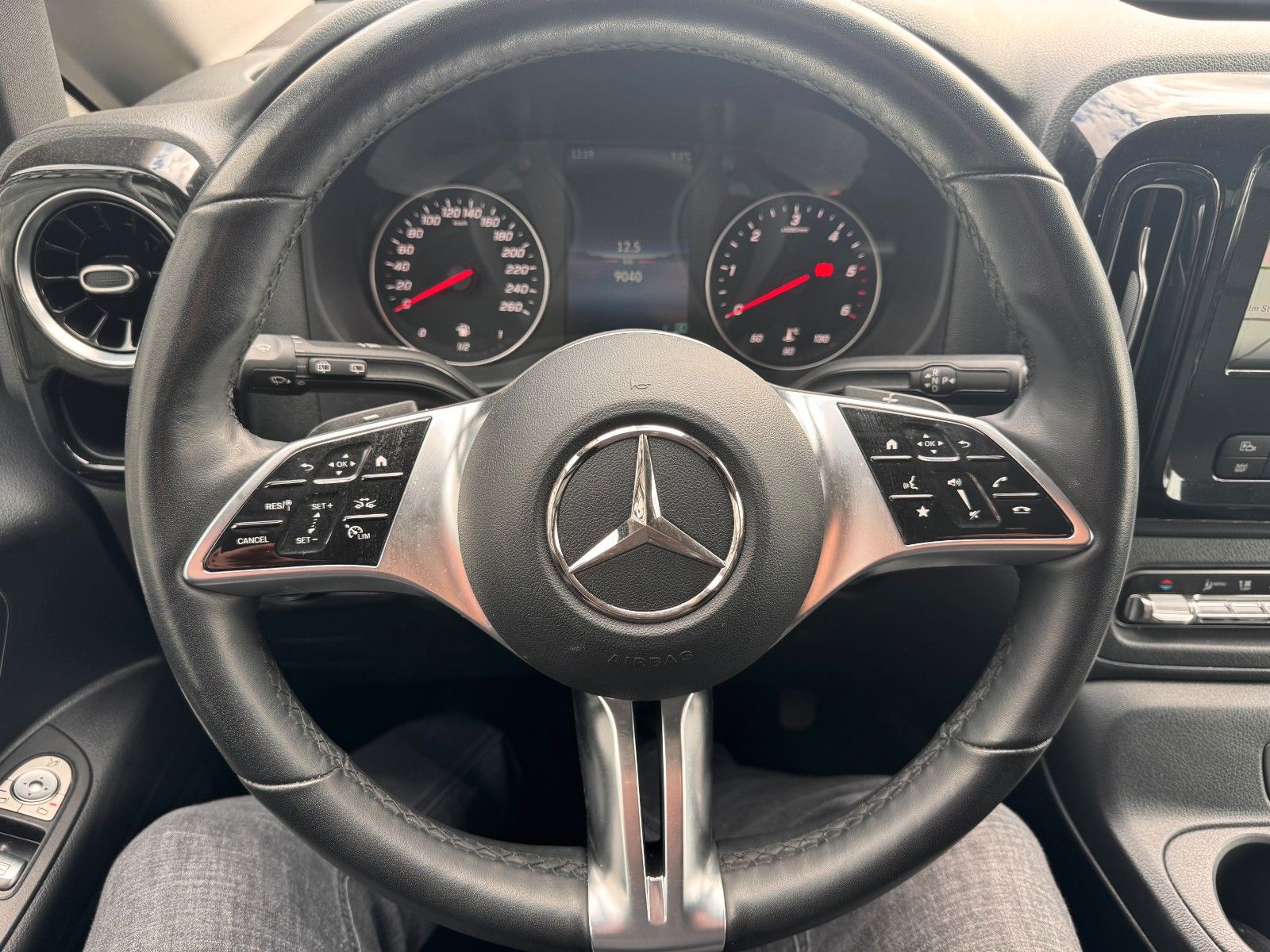 Fahrzeugabbildung Mercedes-Benz Vito 119 CDI Tourer Select DISTRONIC LED AHK2,5t