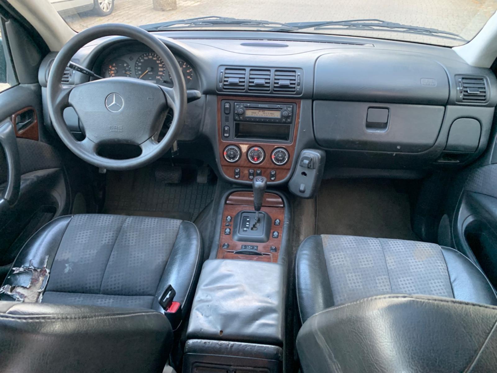 Mercedes-Benz ML270 2004 — photo 9