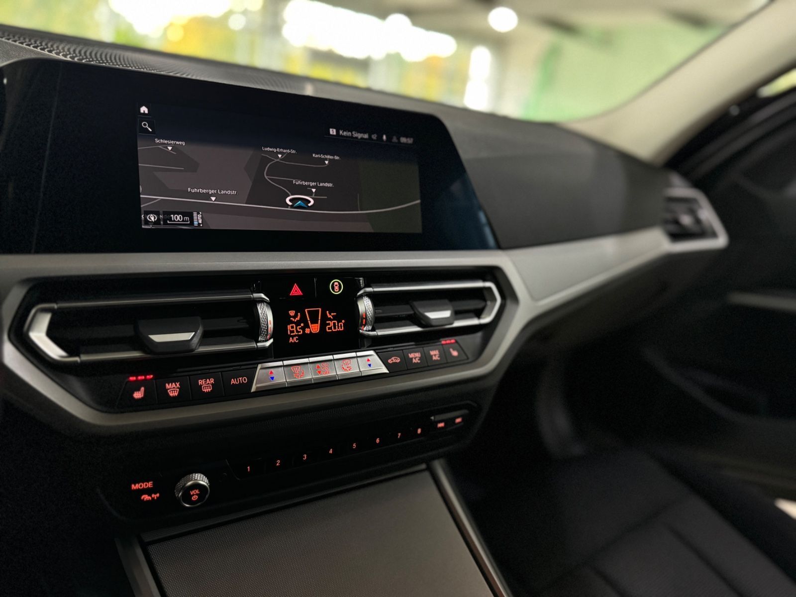 Fahrzeugabbildung BMW 330e DAB PDC CockPit+Geschwindigkeitsreg. LED