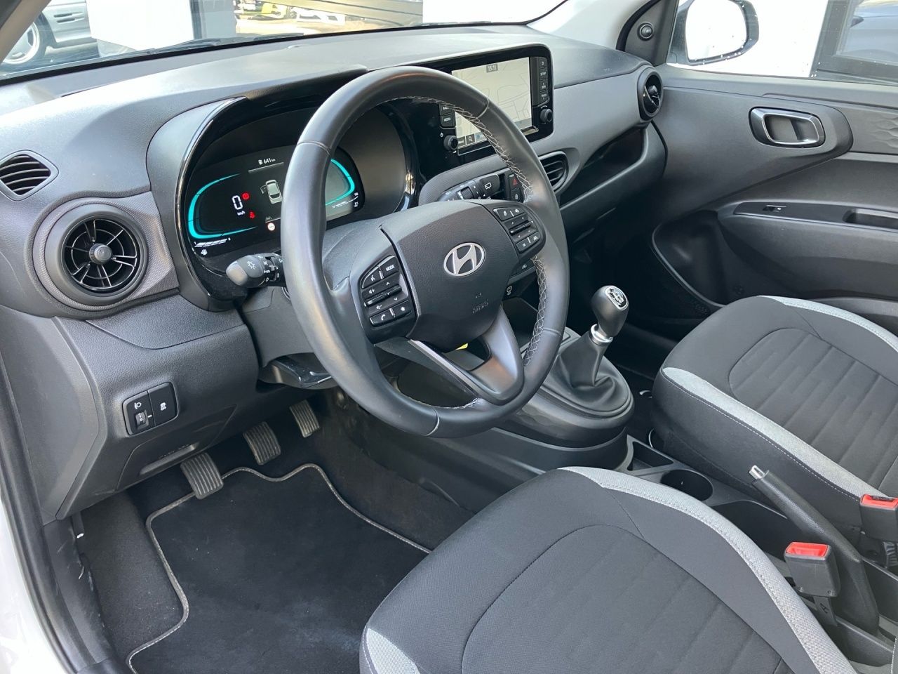 Fahrzeugabbildung Hyundai i10 SELECT Fernlichtass. Kam. Navi PDC SpurH