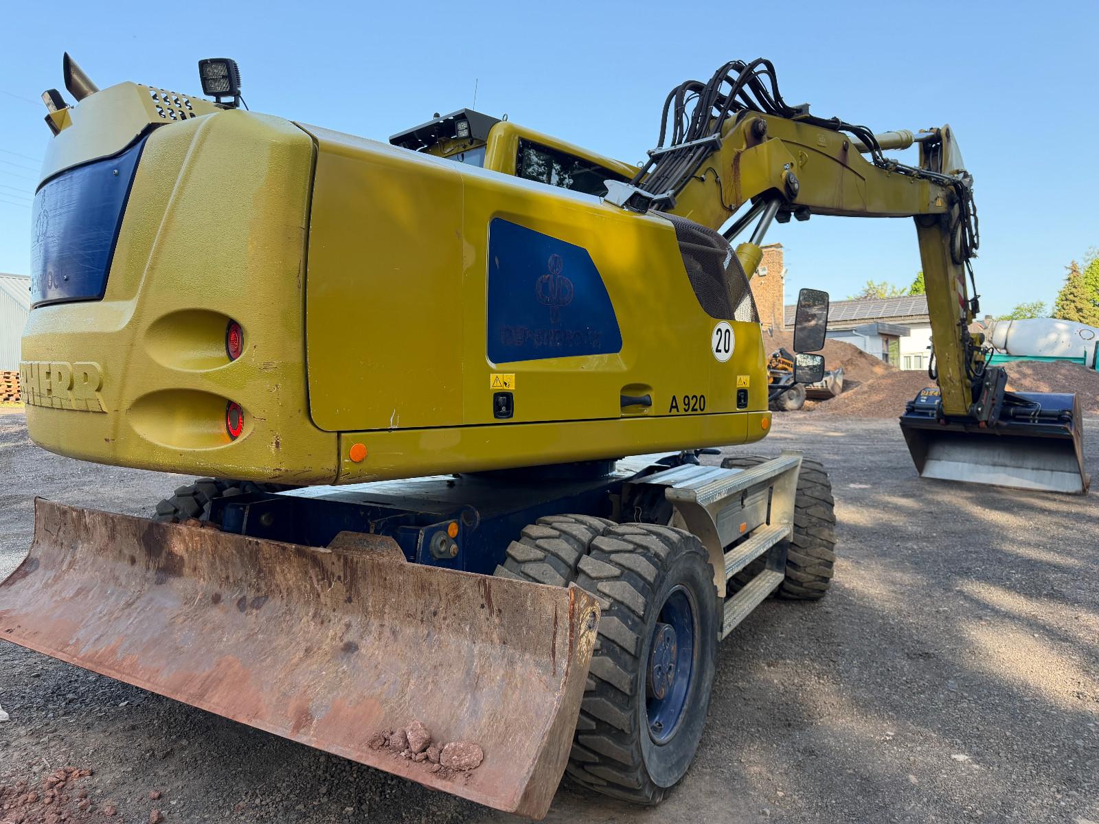 Liebherr A 920 Oilquick