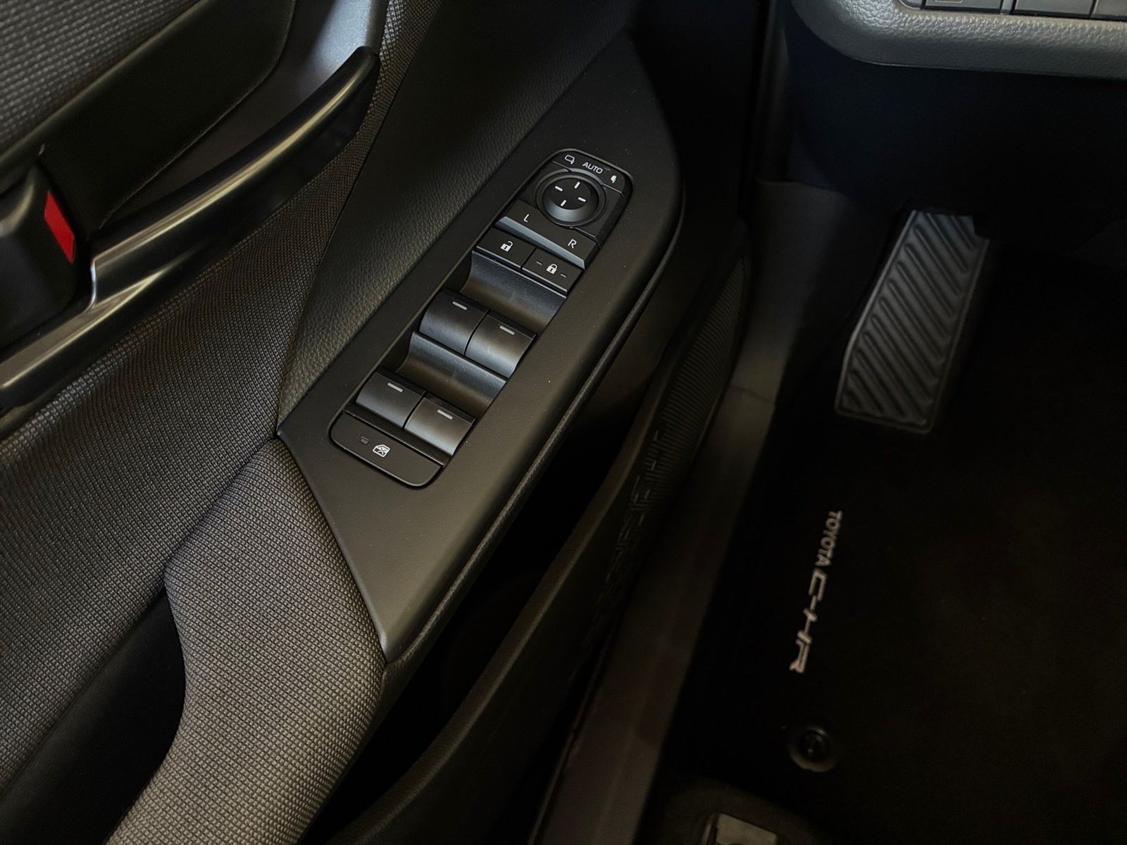 Fahrzeugabbildung Toyota C-HR 2.0 FWD Teamplayer +Technik P. LED,Navi,SHZ