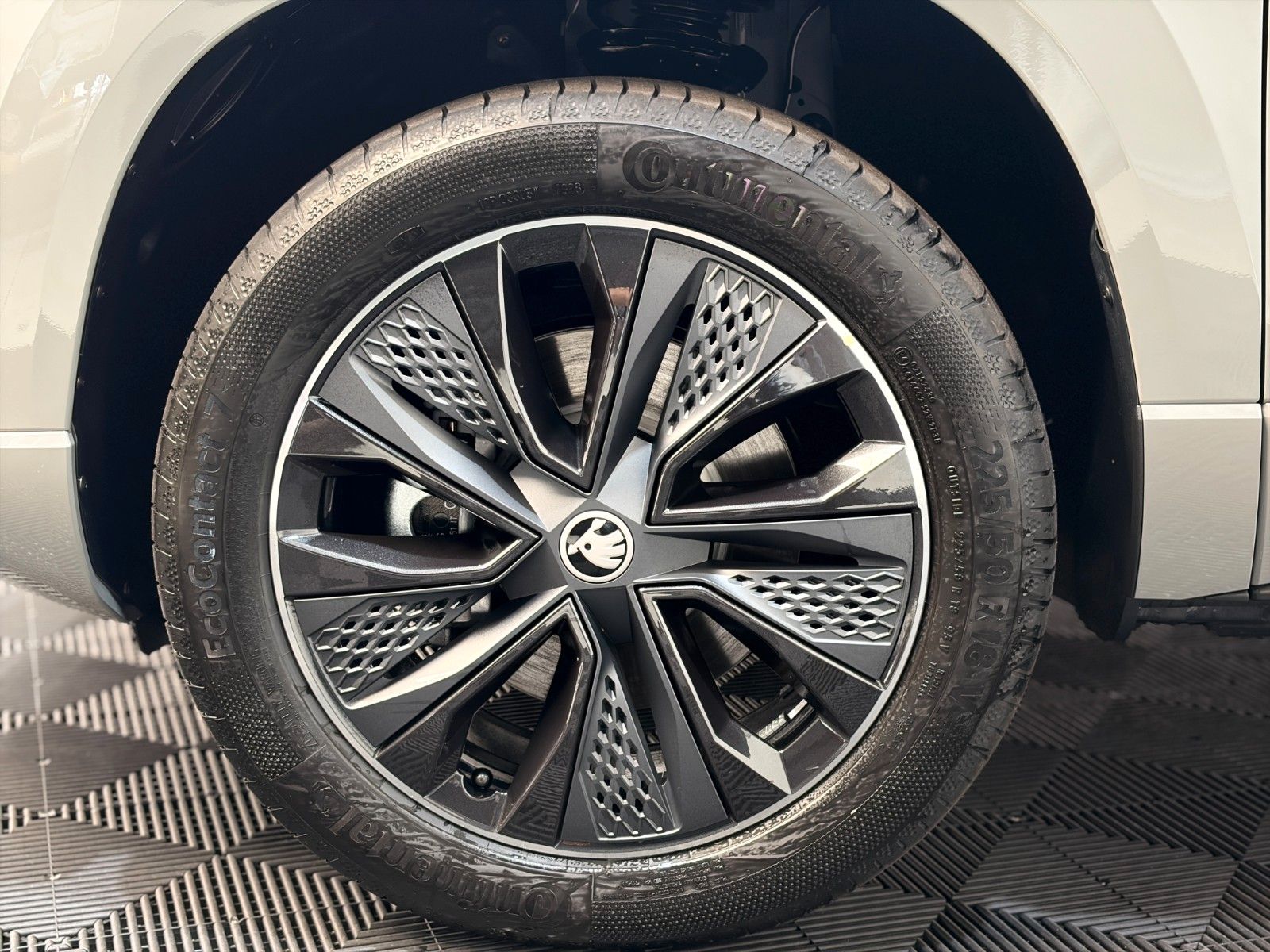Fahrzeugabbildung SKODA Karoq Sportline / AHK