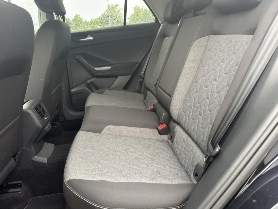 Fahrzeugabbildung Volkswagen T-ROC MOVE 1.5TSI, 110kW, DSG, Move,MFK, GJR, Na