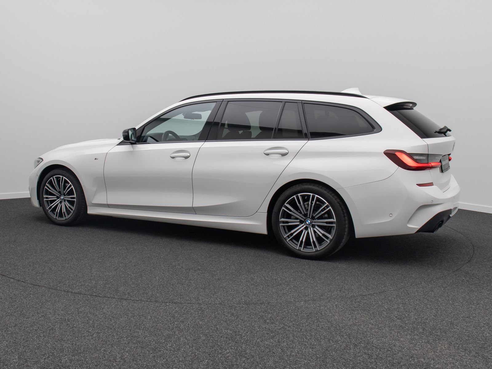 Fahrzeugabbildung BMW 320d M Sport Alarm DAB Kamera Komfort CockpitPro