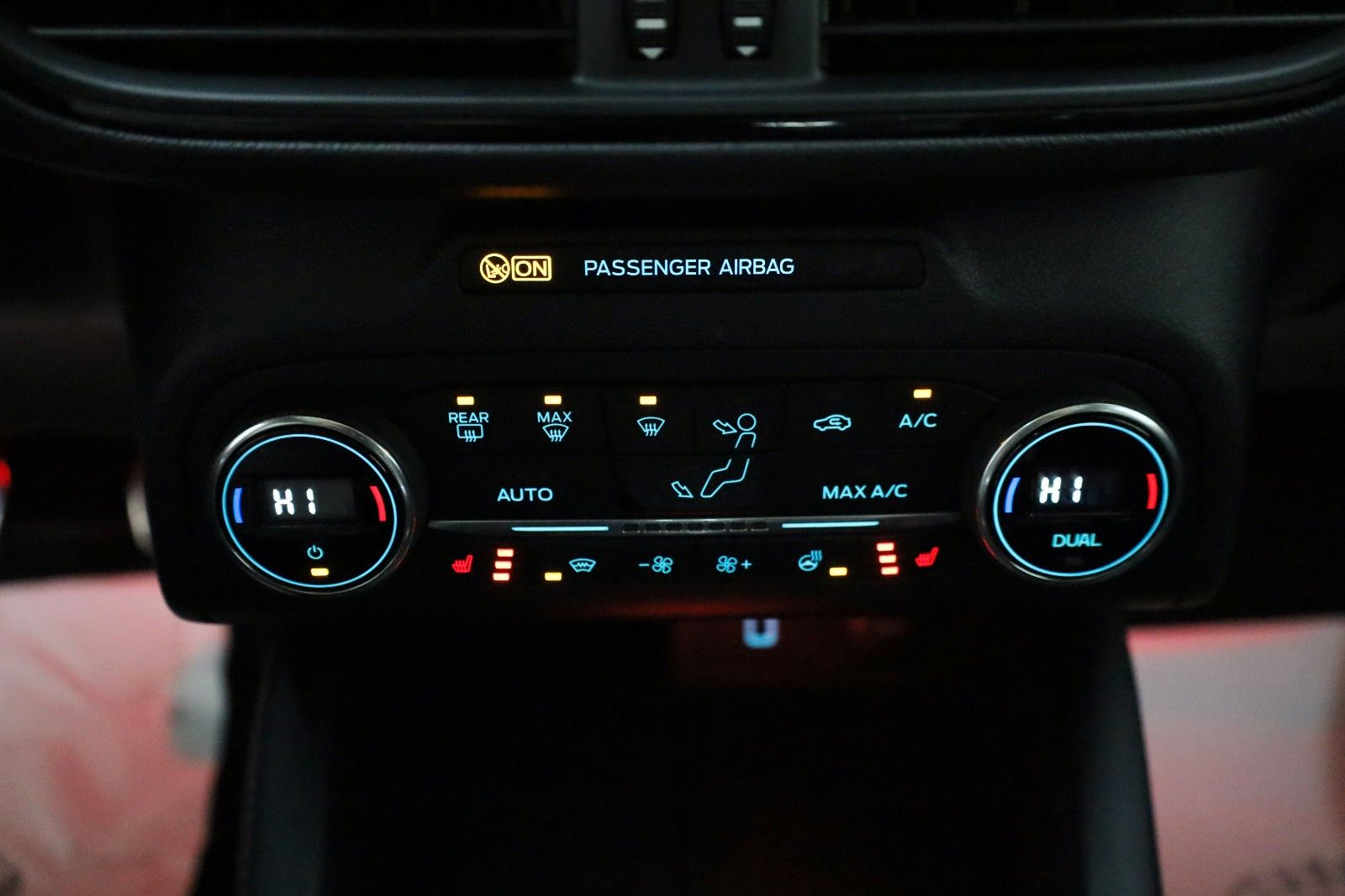 Fahrzeugabbildung Ford Focus Lim. ST,Navi,SH,HUD,Kamera,ACC,Panorama+WR