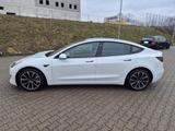 Tesla Model 3 RWD, AHK, 8-fach Räder, Schmutzmatten - gebrauchte Tesla Model 3 aus dem Jahr 2023