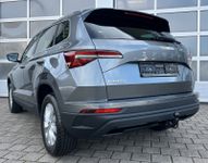 SKODA Karoq 1.5 TSI DSG Selection PANO KAM AHK 5JGAR bei Autohaus Landmann & Maier OHG