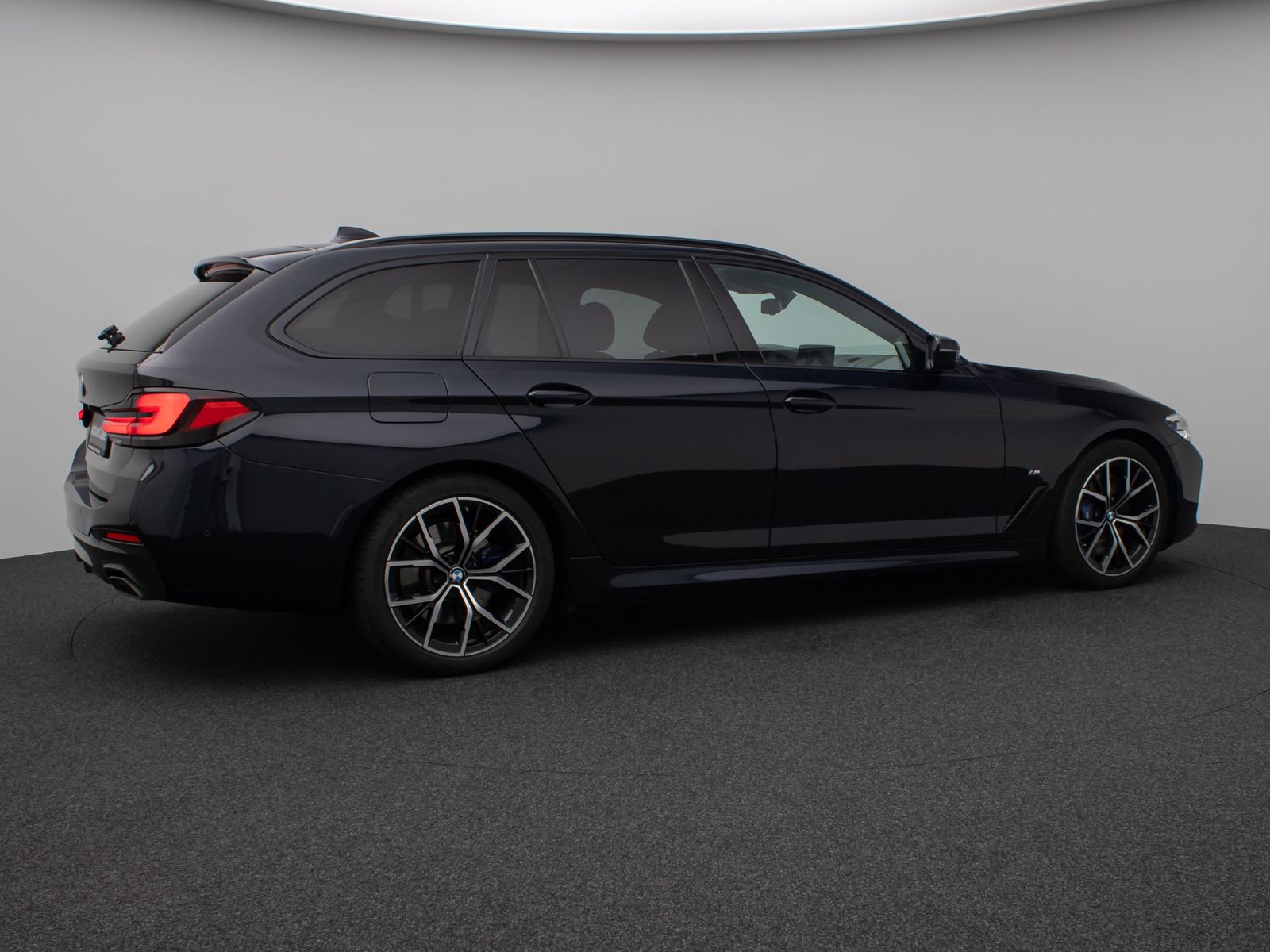 Fahrzeugabbildung BMW 540d xD M Sport Panorama DAB B&W Fernlichtassist