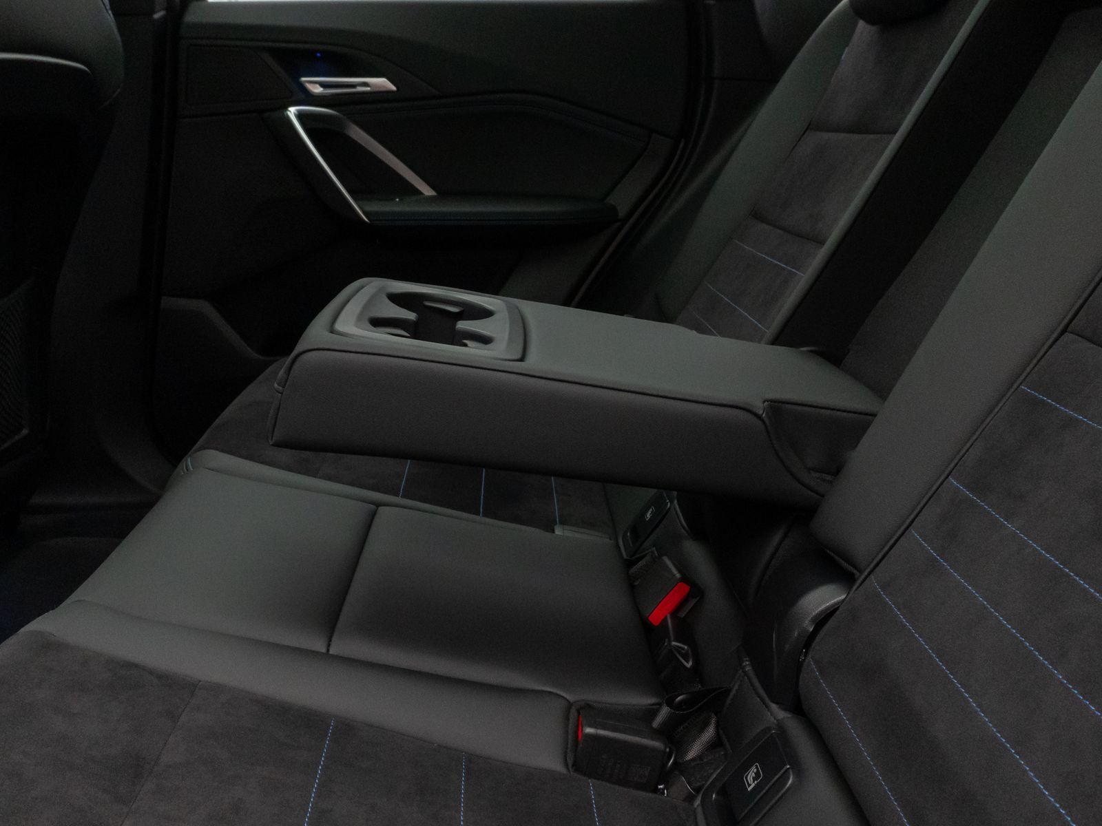 Fahrzeugabbildung BMW iX1 xD30 M Sport Panorama Kamera DAB Komfort LED