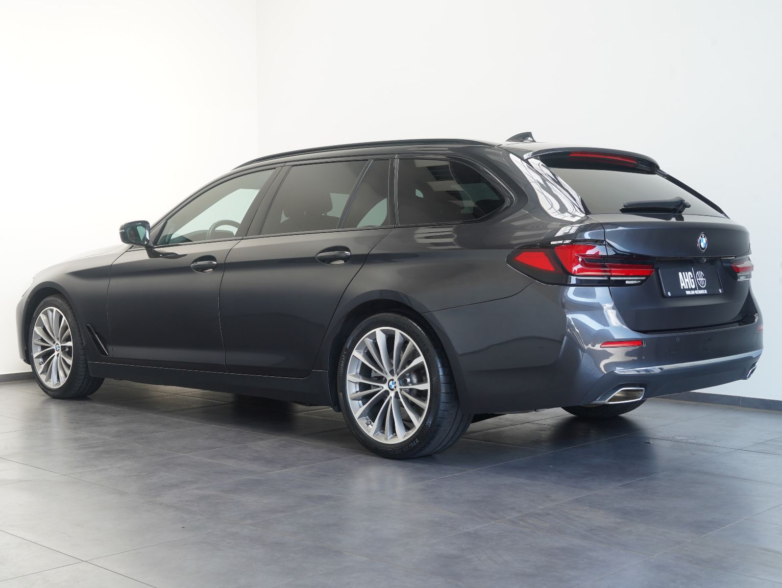 Fahrzeugabbildung BMW 520 i Touring  Luxury Line H&K/KAMERA/LM19"