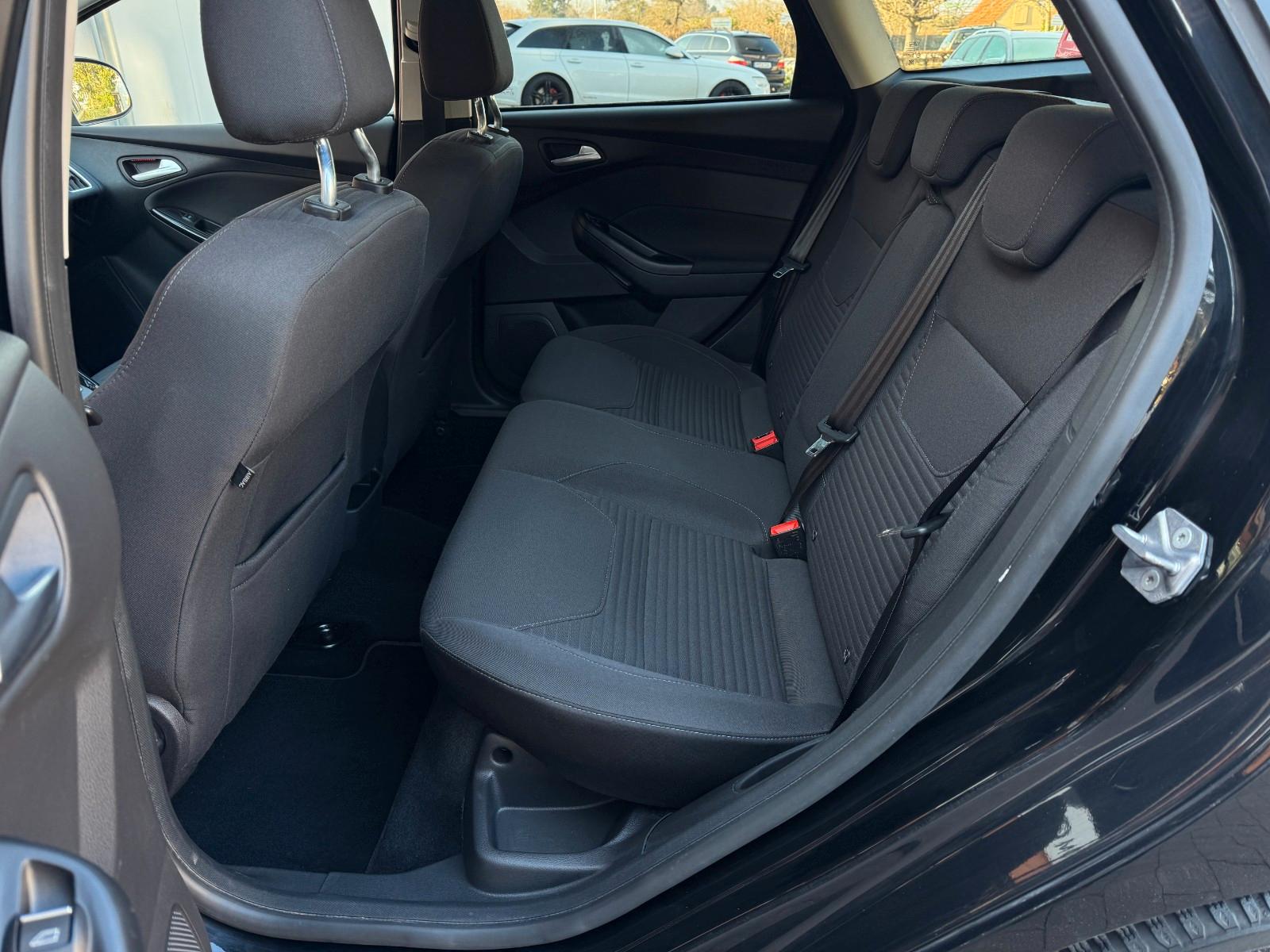 Ford Focus Turnier Titanium - Inkl. Doppel Garantie