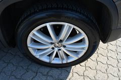 VW Tiguan 2.0 FSI Leder Navi Pano 18Zoll DSG AHK