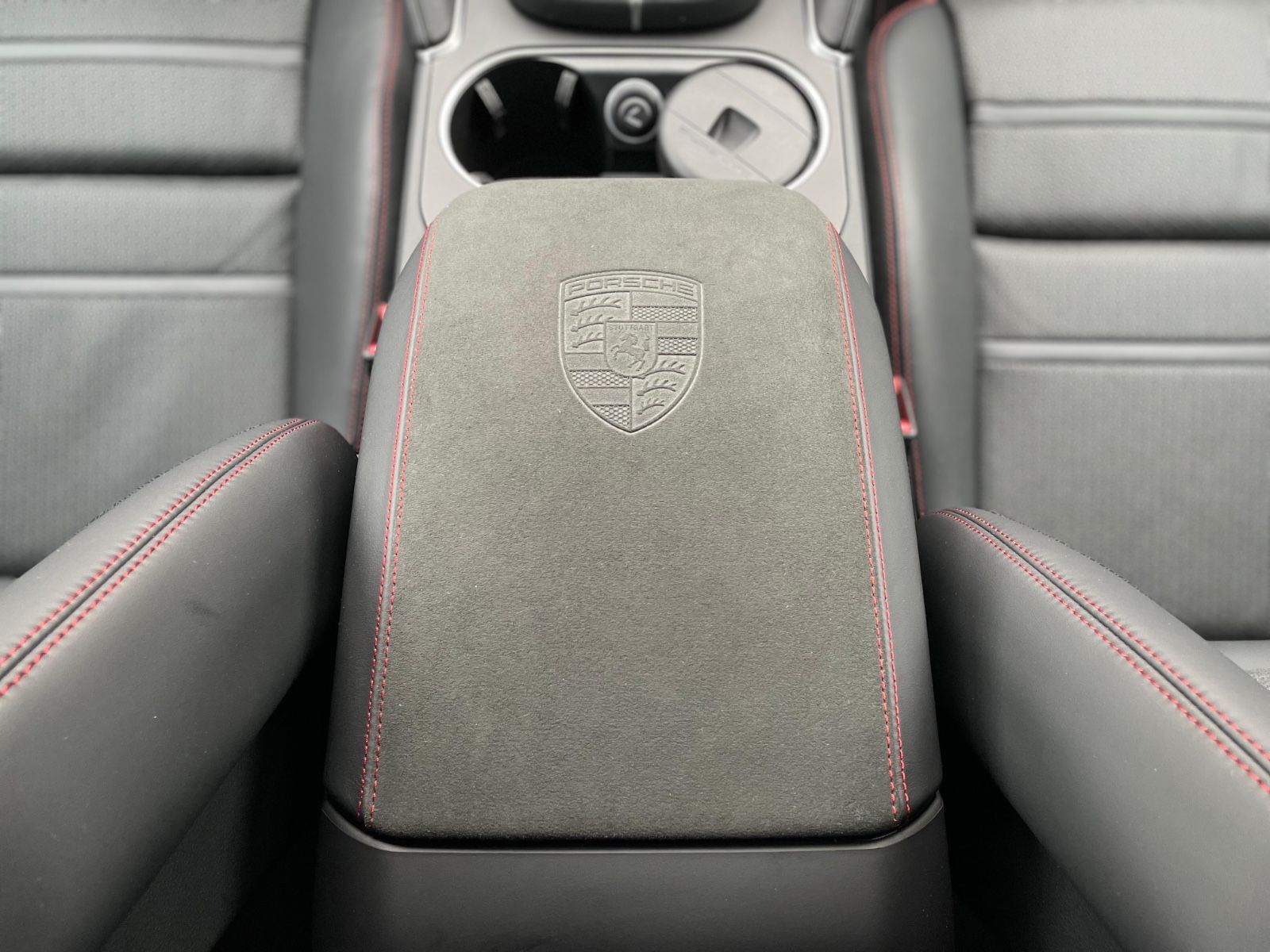 Fahrzeugabbildung Porsche Cayenne GTS Coupé |HUD|Matrix|ACC|AHK|Carbon|22"