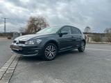 Volkswagen Golf VII Lim. Allstar / Rentnerfahrzeug 50.000km - Volkswagen in Magdeburg