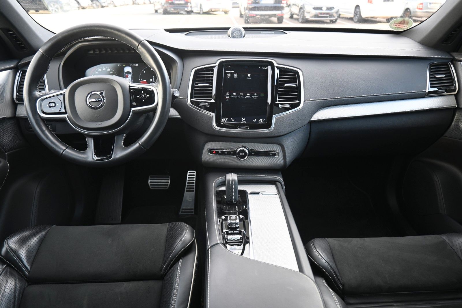 Fahrzeugabbildung Volvo XC90 R Design AWD*B&W*PANO*LUFT*AHK*360*VOLL