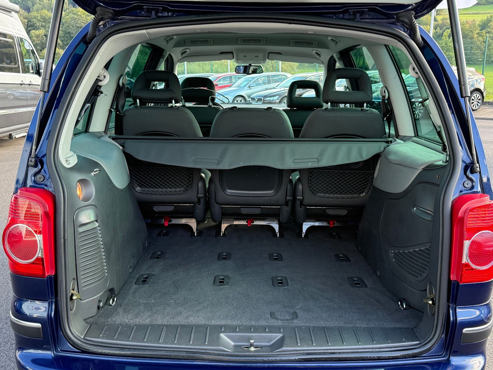 Fahrzeugabbildung Volkswagen Sharan Freestyle TSI DSG GRA Navi Xenon PDC SHZ