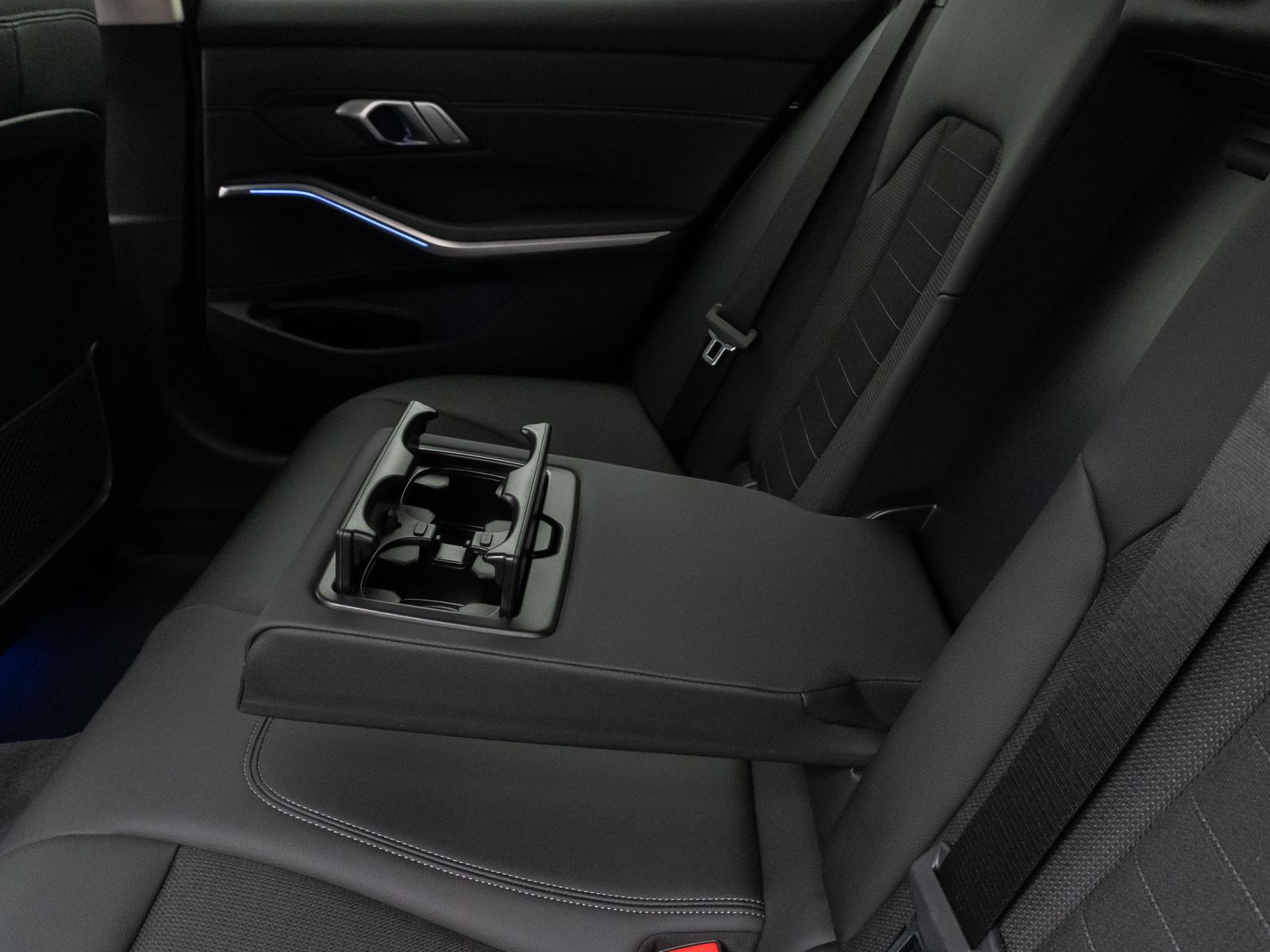Fahrzeugabbildung BMW 320d Sport Line Laser DAB CockPitPro PDC Komfort