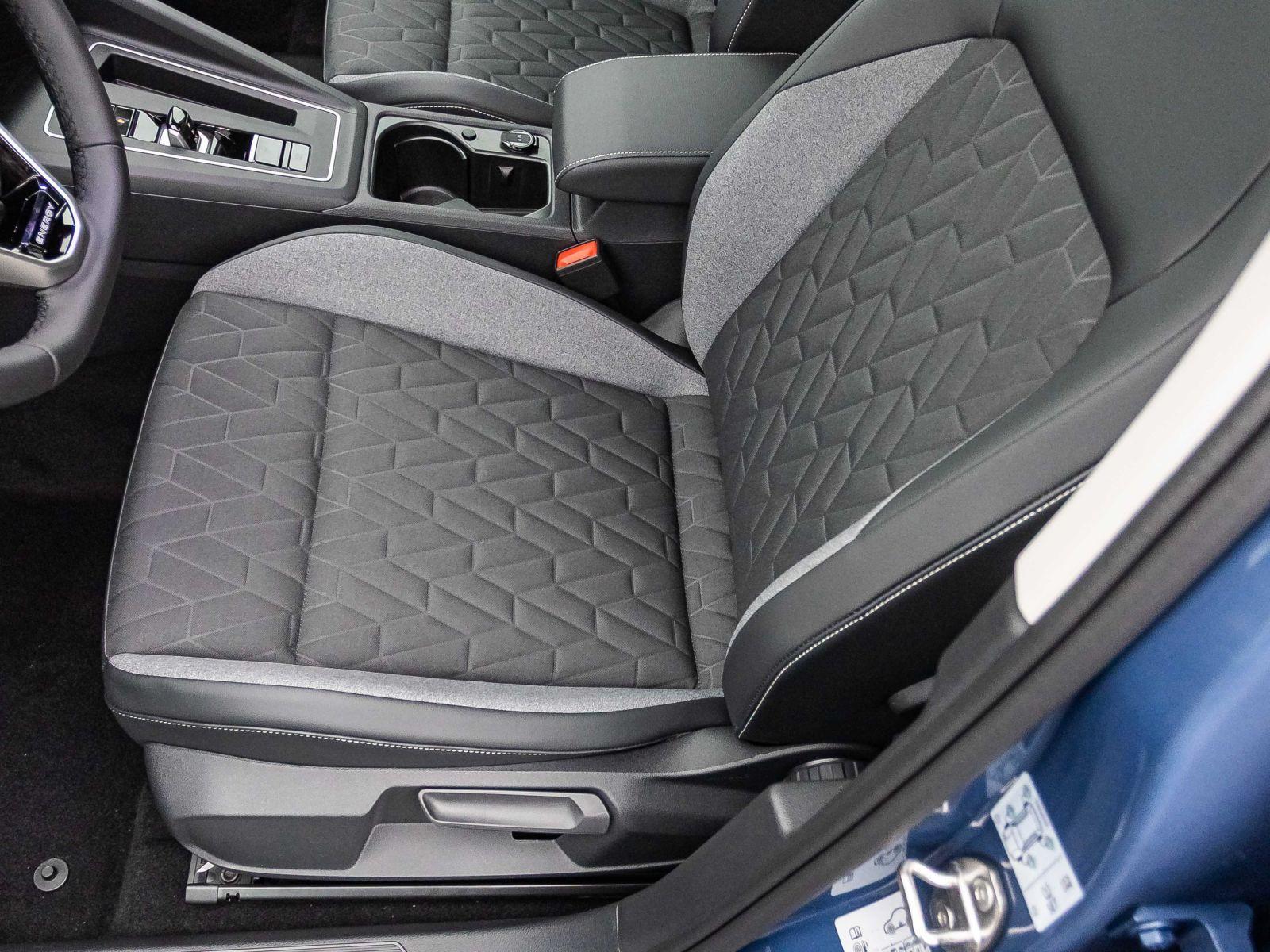 Volkswagen Golf VIII Life 1.5 eTSI DSG Navi LED ACC CarPlay, миниатюра 8