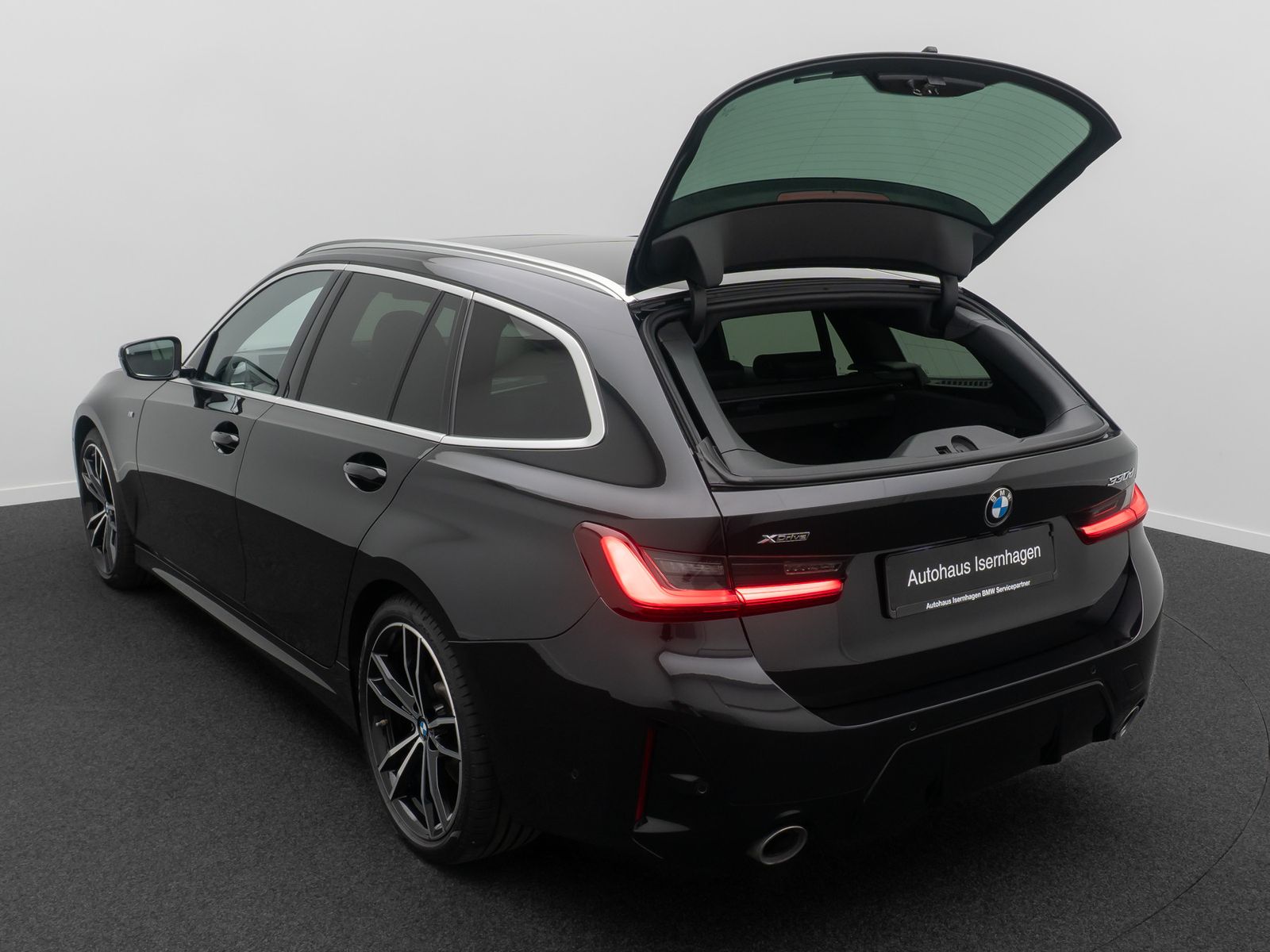 Fahrzeugabbildung BMW 330d xD M Sport DAB Kamera HUD Panorama HiFi 19"