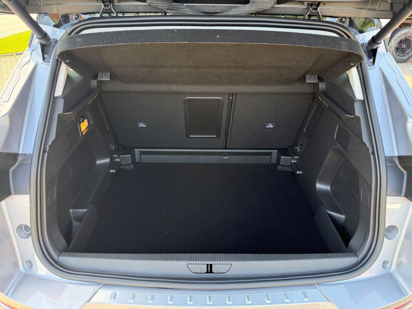 Fahrzeugabbildung Opel Grandland Ultimate SHZ+LHZ+Kamera+elek.Heck