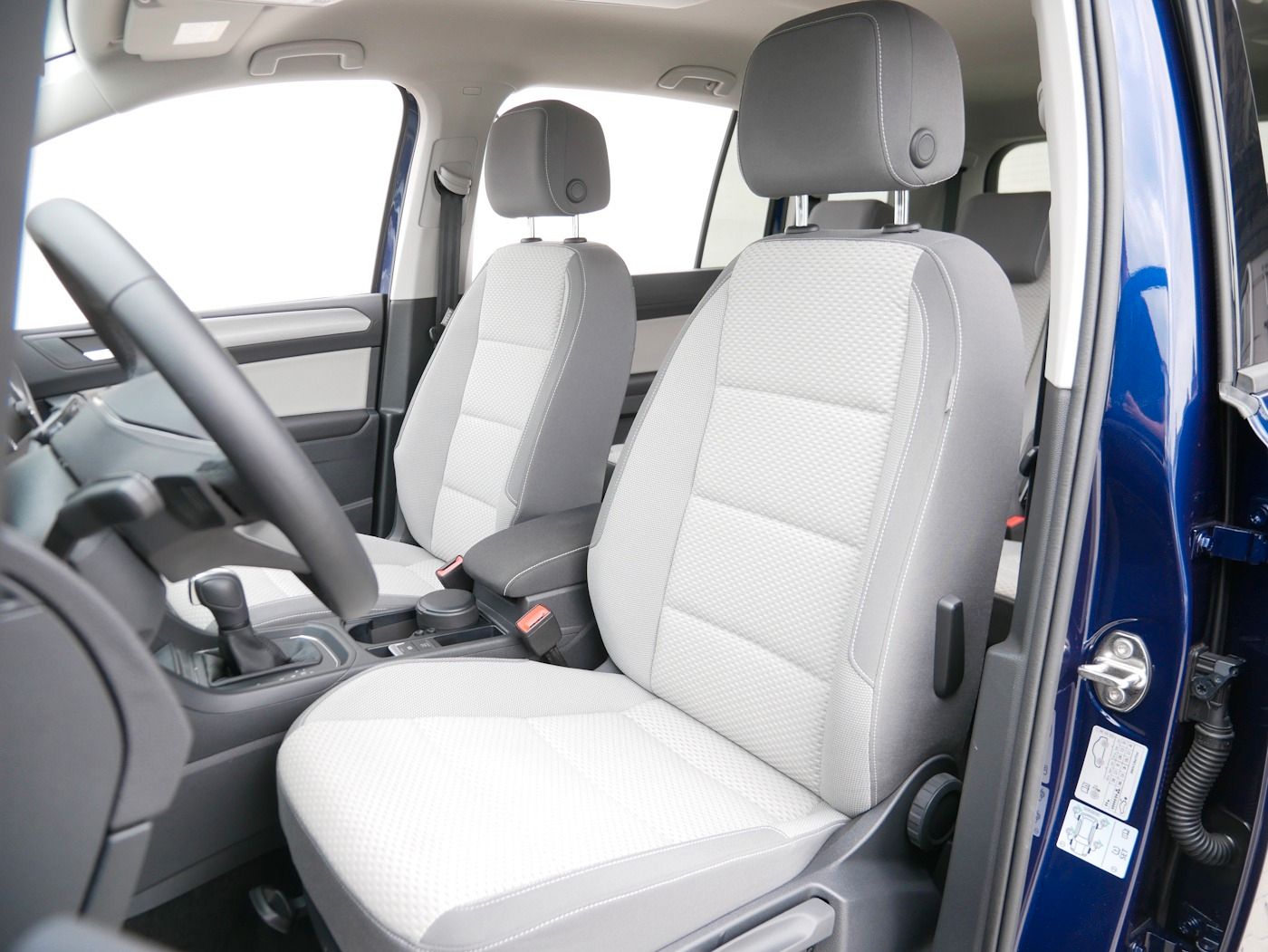 Fahrzeugabbildung Volkswagen Touran 1.5 Comfortline NEU49T 7-Sitzer AHK Kamer