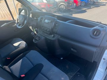 Opel Vivaro - 10