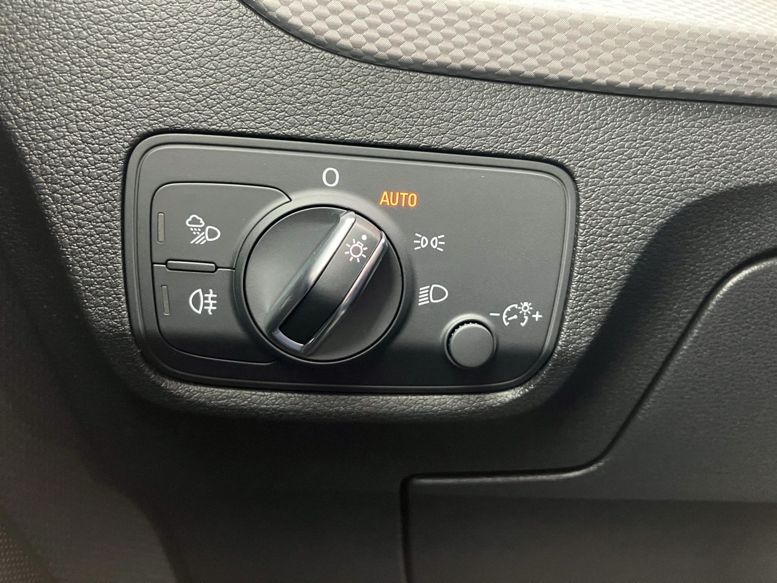 Fahrzeugabbildung Audi Q2 35 TFSI advanced Matrix GRA Vorb. Navi