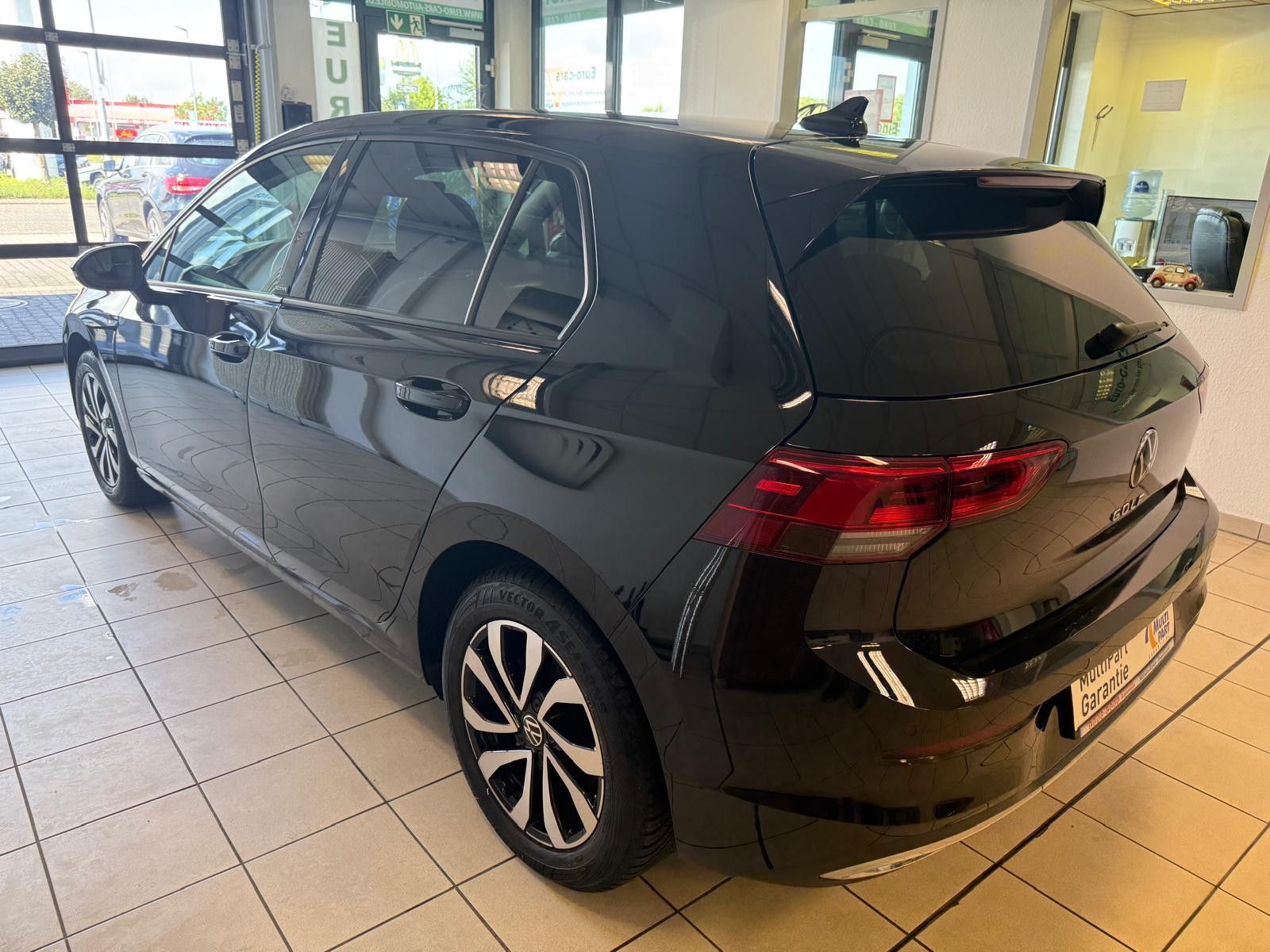 Fahrzeugabbildung Volkswagen Golf VIII Lim. Active/AHK/SCHECKHEFT/NAVI/KAMERA