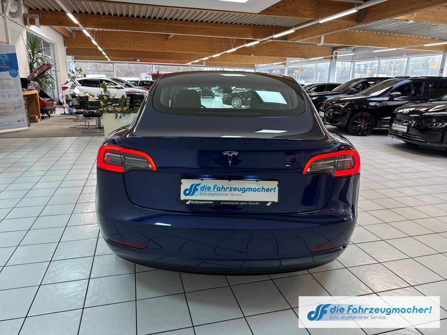 Fahrzeugabbildung Tesla Model 3 Basis RWD Leder Soundsystem ACC El. Heck