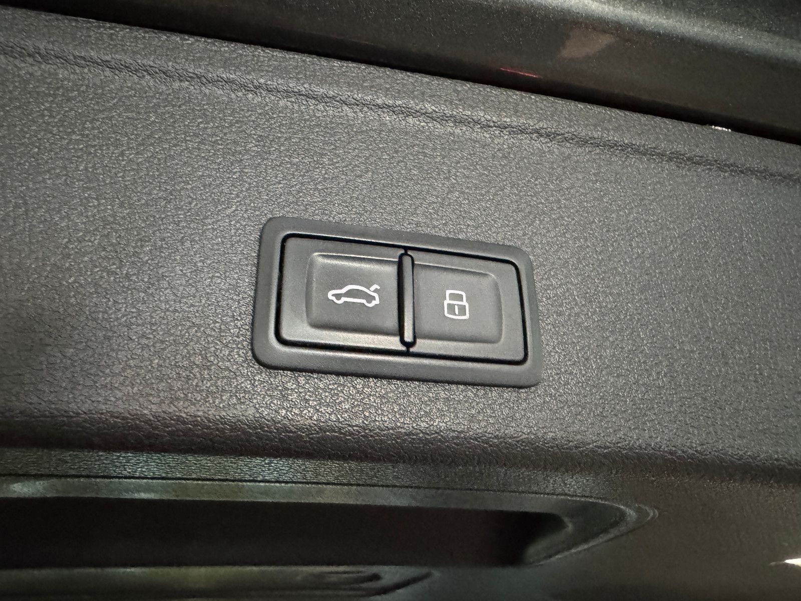 Fahrzeugabbildung Audi A4 2.0 TFSI S-TRONIC 3X-SLINE VIRTUAL LED VOLL