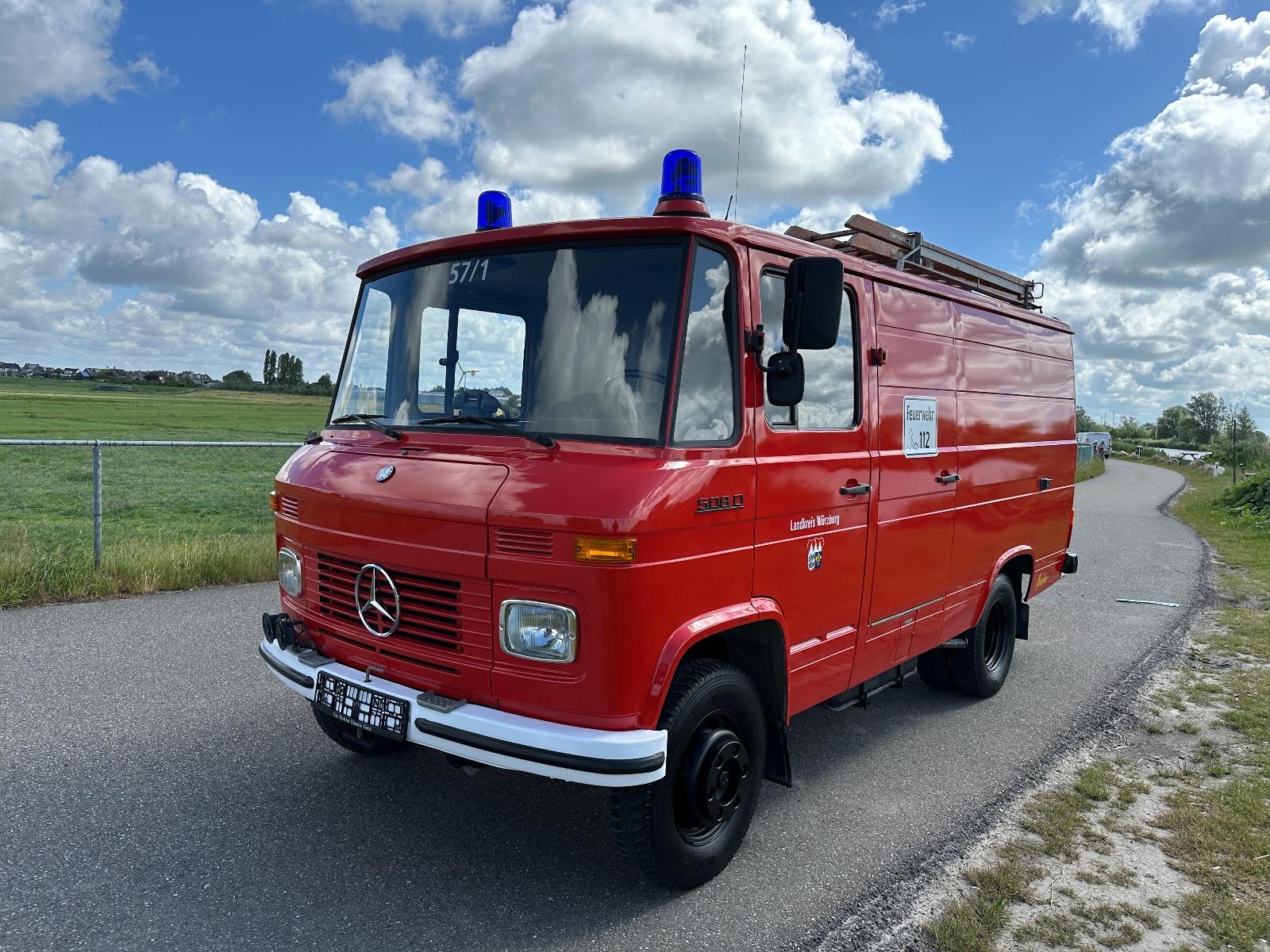 Mercedes-Benz 508D Geschlossener Kastenwagen  Rost Frei