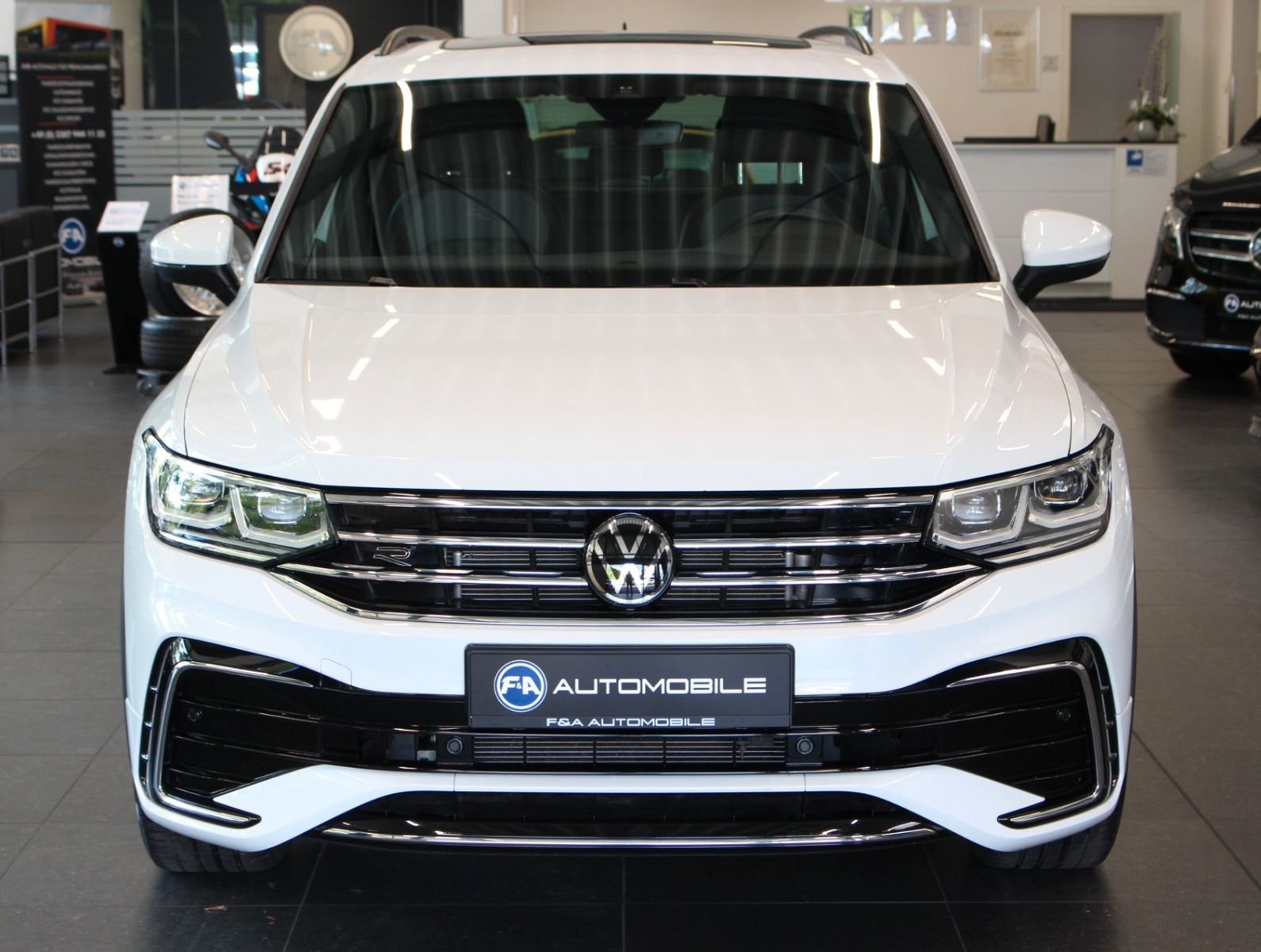 Fahrzeugabbildung Volkswagen Tiguan R-Line 4Motion 2.0 TDI*HUD*Matrix*e.AHK
