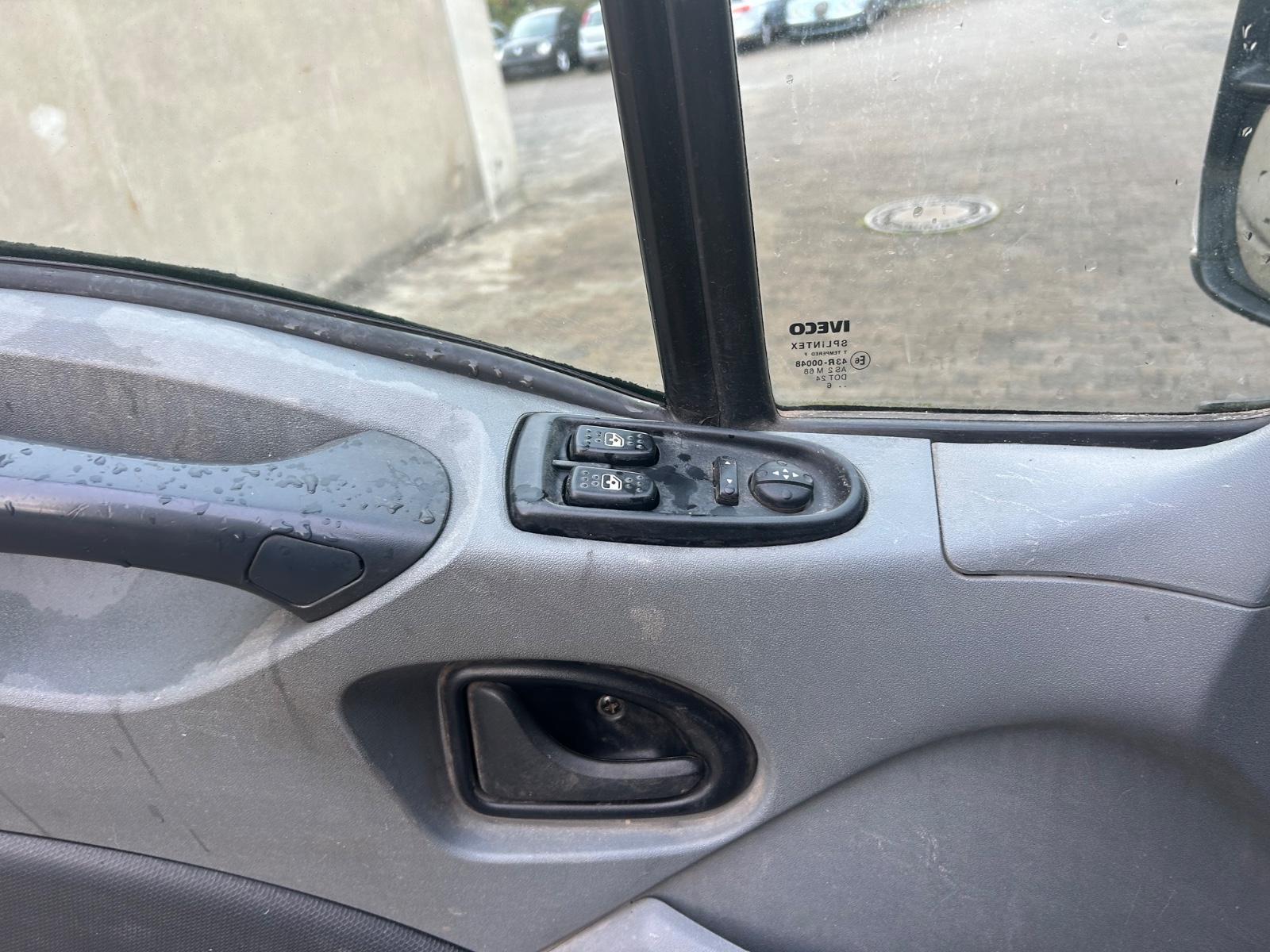 Iveco LKW GESCHLOSSENE  KASTEN LADEBOARDWAND