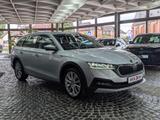 Skoda Octavia Scout 4x4 HUD AMBI ACC LED HOLZDEKOR VIR - Skoda Octavia Scout mit Diesel-Antrieb