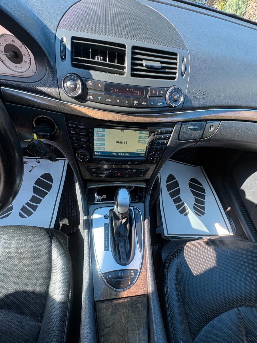 Mercedes-Benz E240 2004 — photo 11