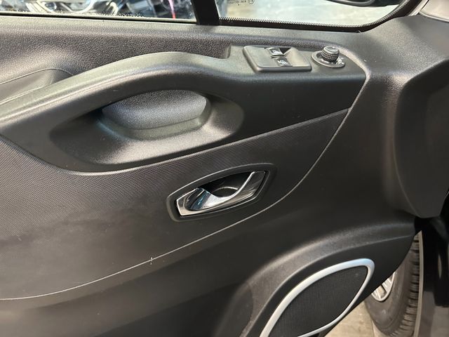 Opel Vivaro*TÜV 0828*9-SITZER*STHZ*TEMPO*AHK*PDC*