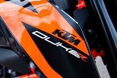 KTM Duke 690 R + A2 / 35 kW  + Akra + IXS Taschen