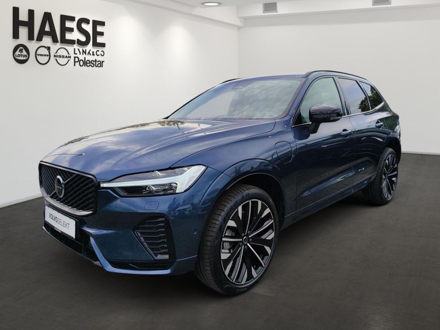 Volvo XC60 T6 Plus Dark AWD Luftfederung StandHZG AHK