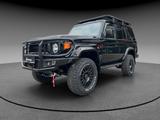 Toyota Land Cruiser GRJ76 - Black Series - Toyota Land Cruiser mit Benzin-Antrieb: Geländewagen