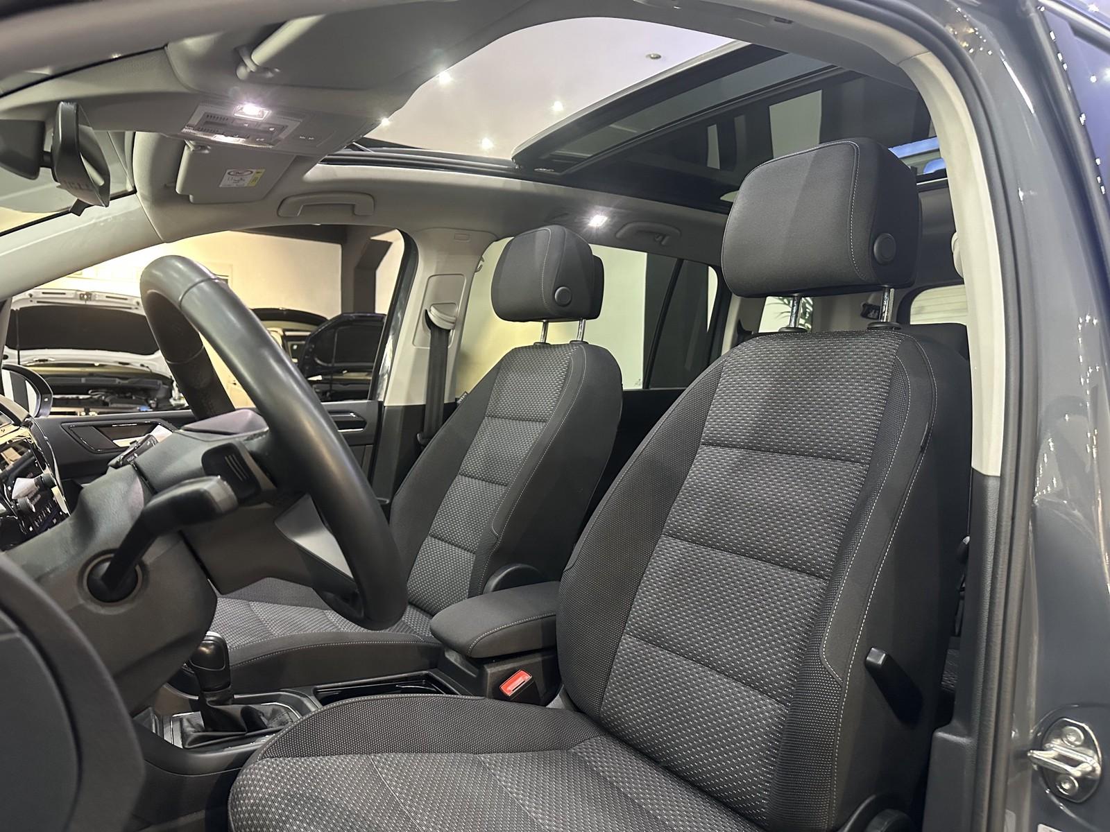 Volkswagen Touran DSG*7SITZER*PANO*ACC*AHK*CARPLAY*, миниатюра 10