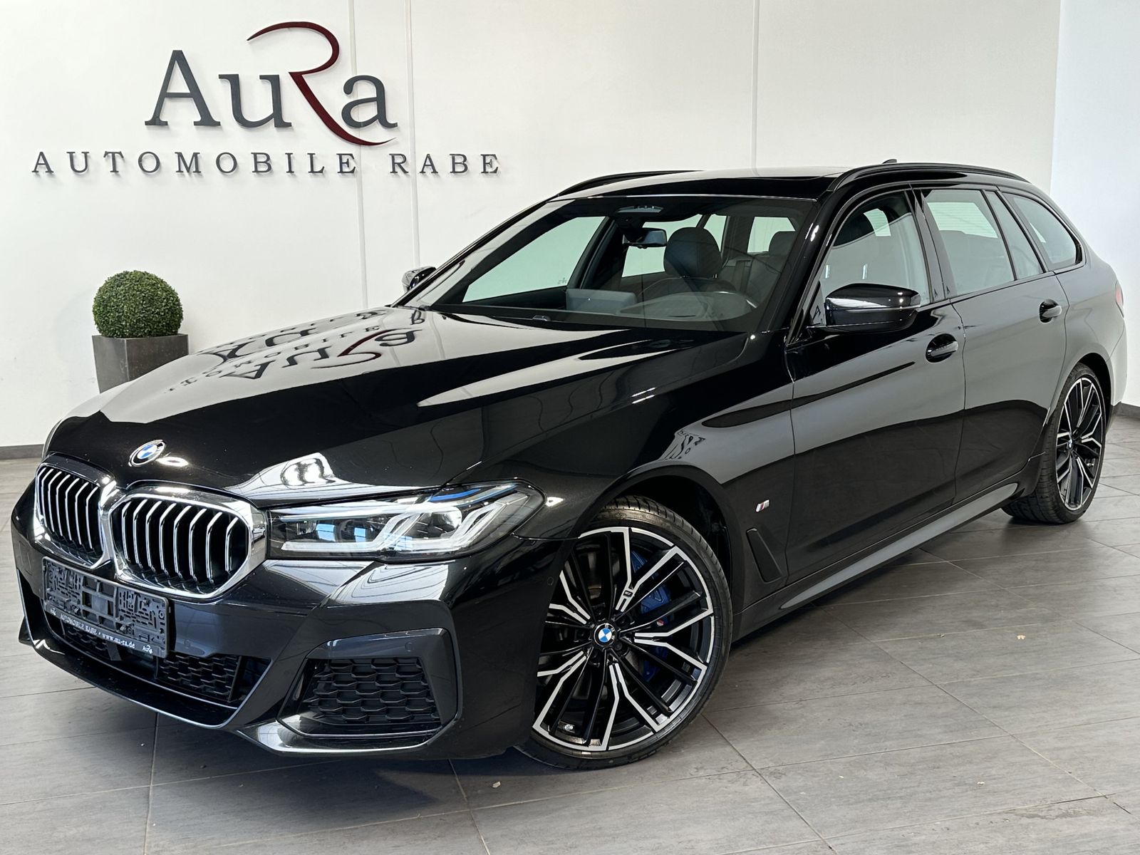Fahrzeugabbildung BMW 540i Touring xDrive M-Sport NAV+LASER+AHK+PANORA