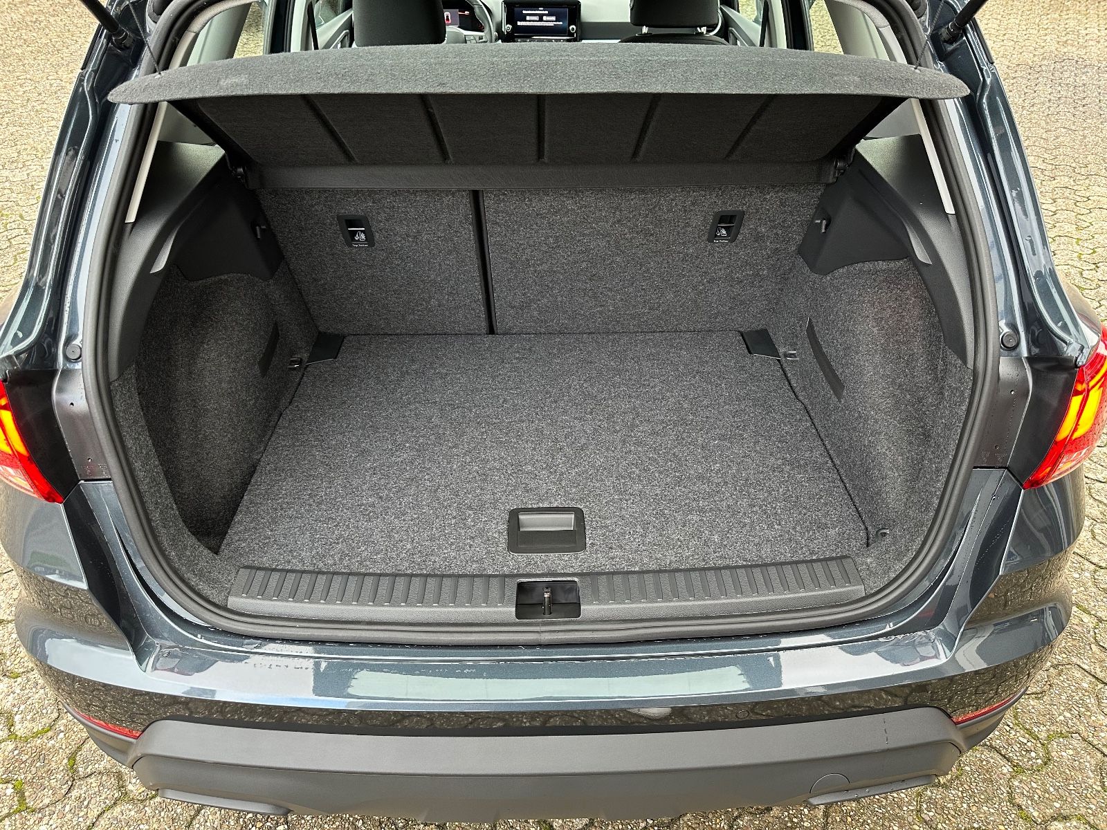 Fahrzeugabbildung SEAT Arona 1.0 TSI Style DSG ACC/LED/SHZG/PDC/GJR