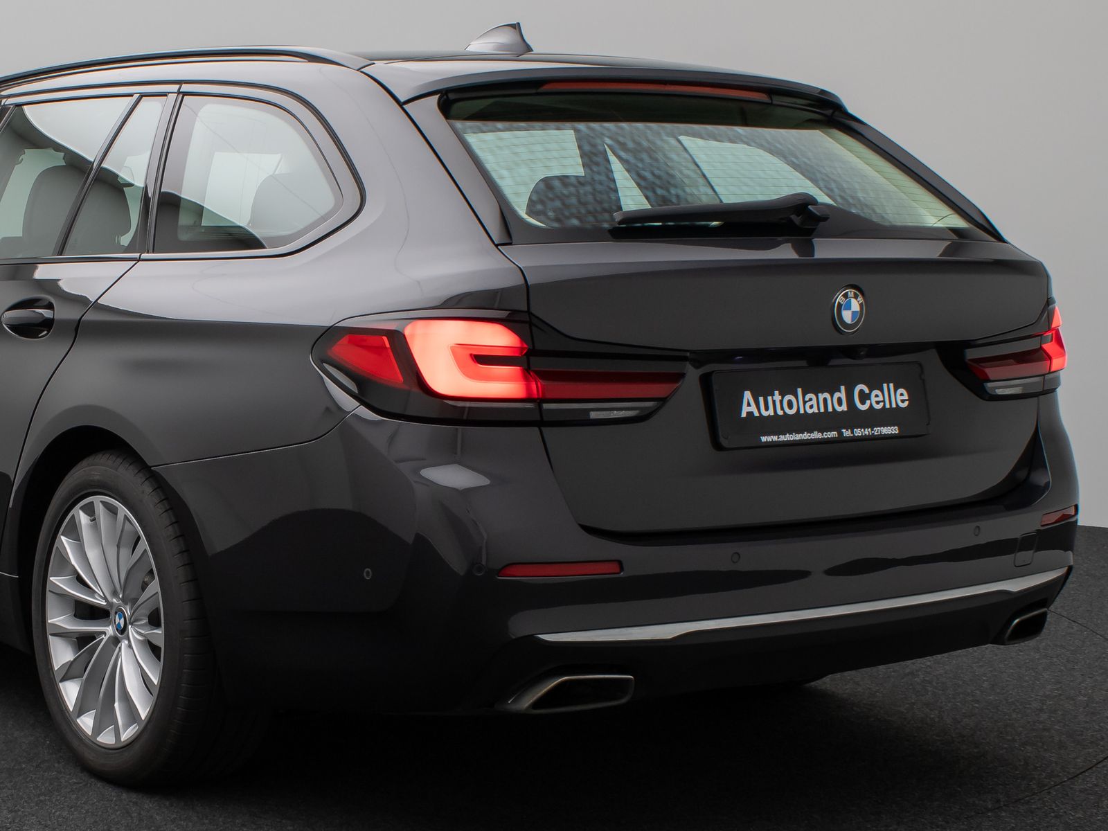 Fahrzeugabbildung BMW 530d xD  LuxuryLine Pano 360°HUD DAB H/K Massage