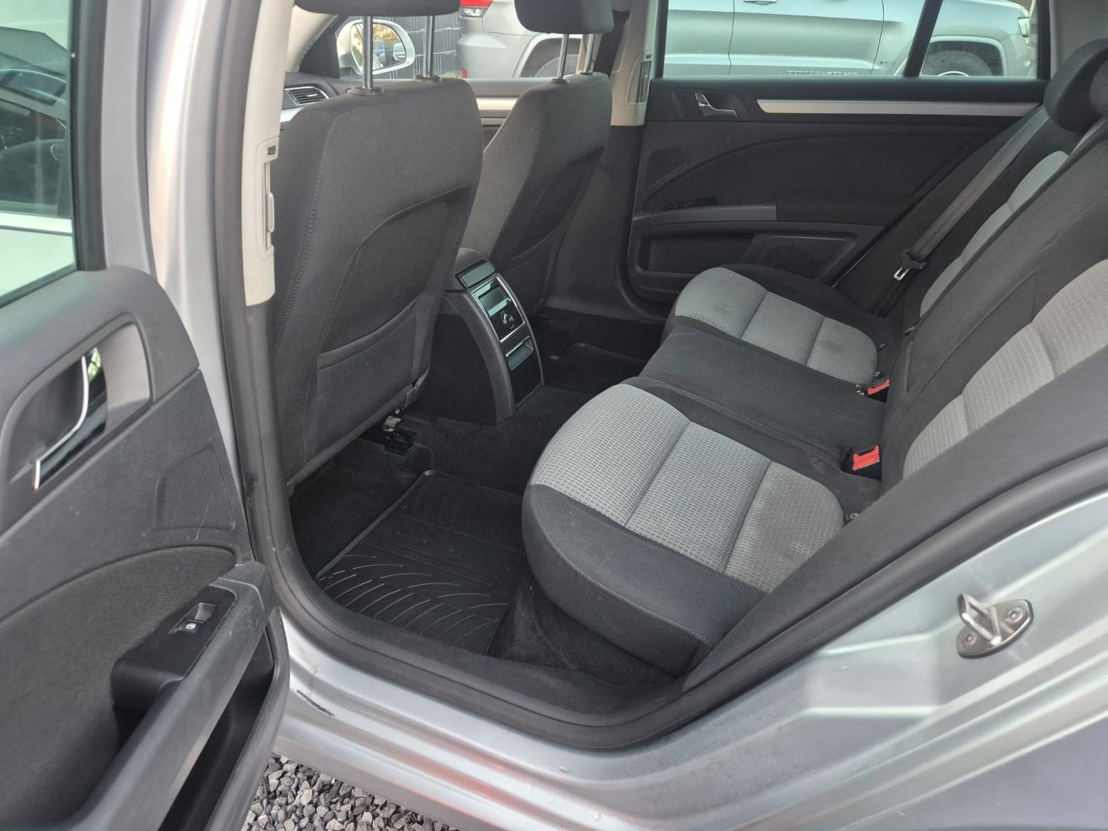Skoda Superb 2012 — photo 13