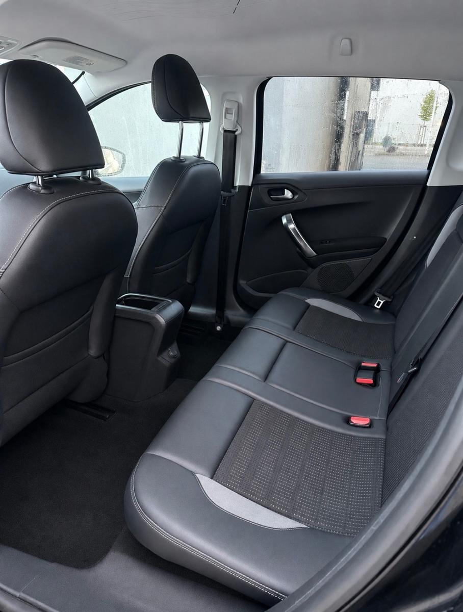 Peugeot 2008 Allure 120 VTi Allure