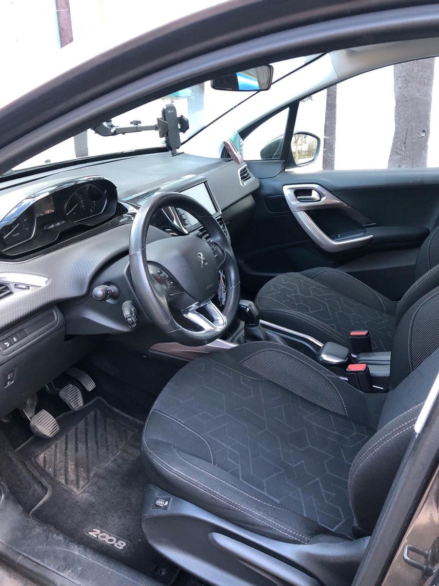 Peugeot 2008 2015 — photo 12