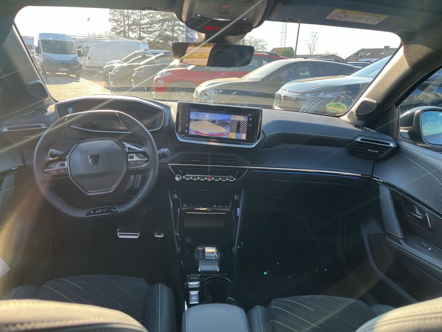 Fahrzeugabbildung Peugeot 208 GT Elektromotor 156 Panorama Navi LED ACC