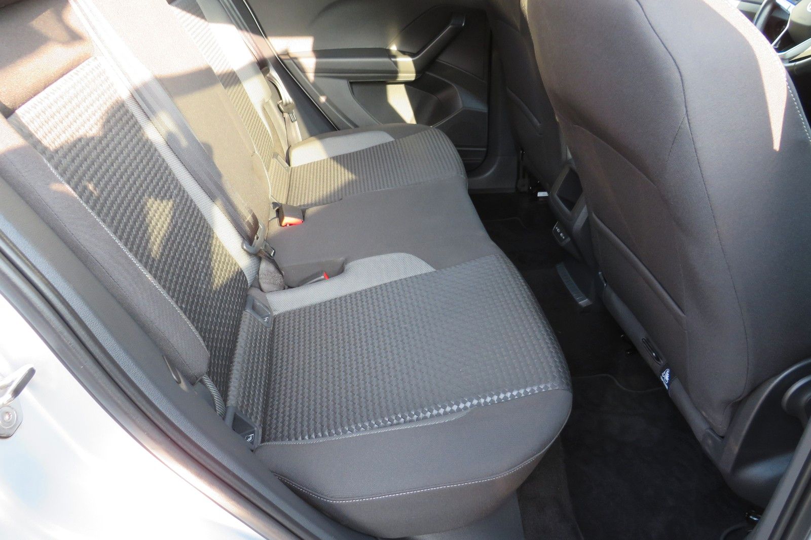 Fahrzeugabbildung Volkswagen T-Cross Active ACC NAVI APP GJ SITZH. PDC 1HD