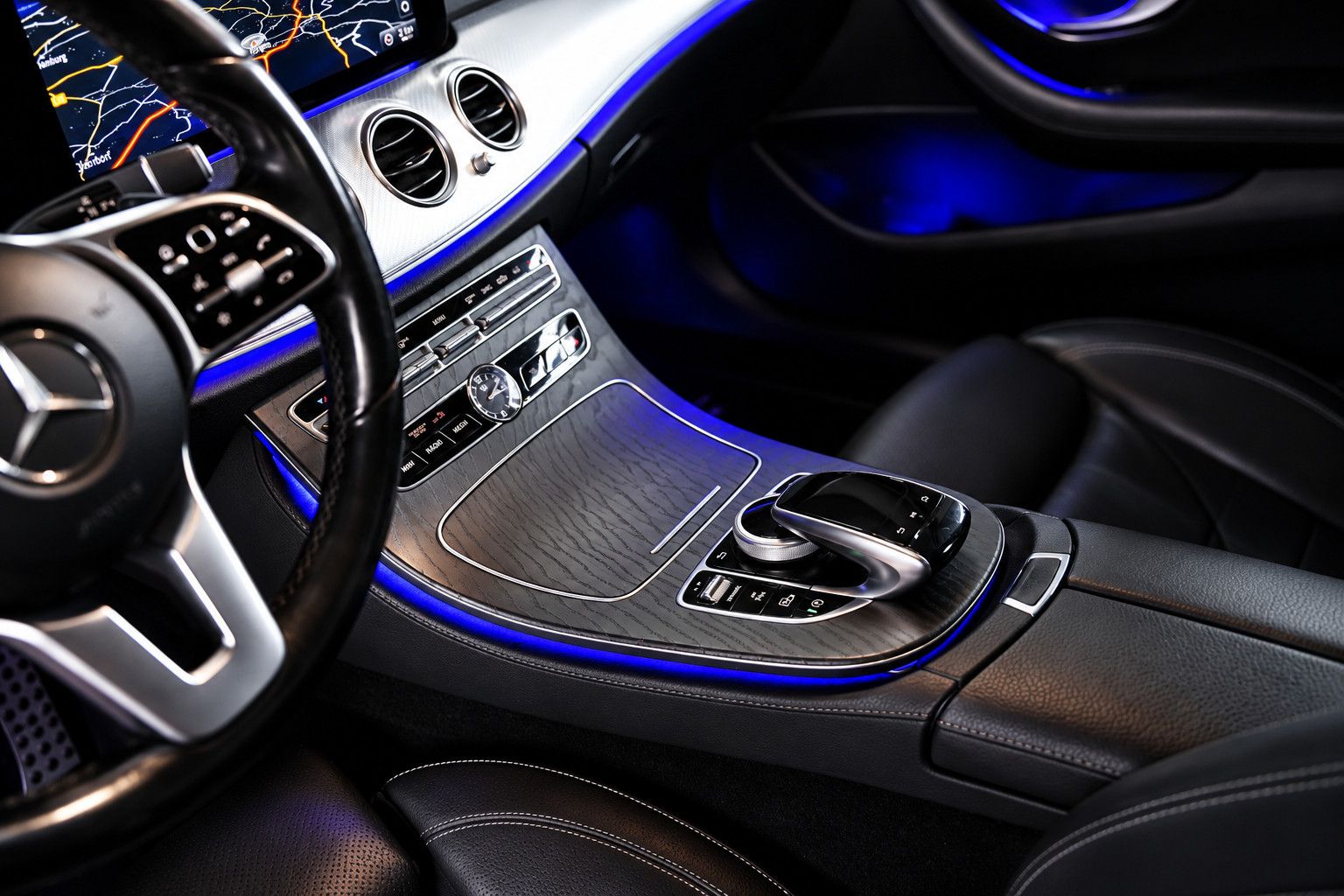 Fahrzeugabbildung Mercedes-Benz E 220 E 220 d Avantgarde *Pano*Ambiente*Widescre